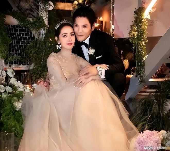 给钱向佐带娃有时异地但豪门日子藏不住了PG电子麻将胡了2郭碧婷手撕谣言：婆婆(图2)