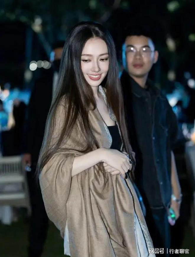 给钱向佐带娃有时异地但豪门日子藏不住了PG电子麻将胡了2郭碧婷手撕谣言：婆婆(图10)