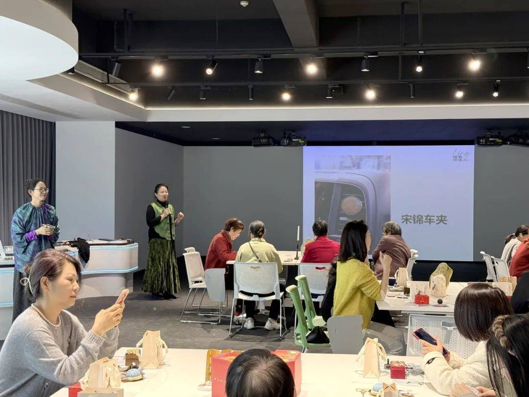 波通商银行举办宋锦车载香薰制作活动PG麻将胡了模拟器邂逅传统非遗丨宁(图3)