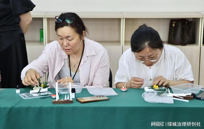 行”——关爱巾帼司机母亲节暖心活动麻将胡了免费试玩“香伴车程 母爱同(图3)